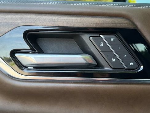 Used 2025 GMC Yukon XL Denali Ultimate AWD/4WD image 42