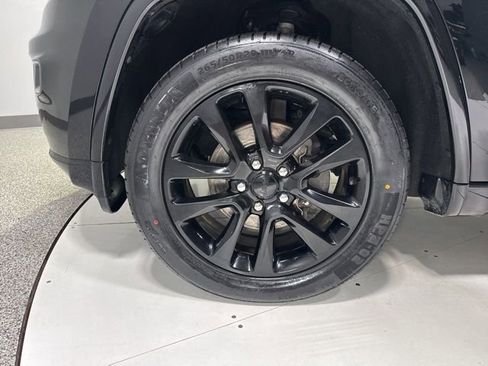 Used 2019 Jeep Grand Cherokee Altitude AWD/4WD image 9
