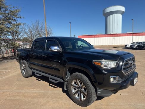 Used 2016 Toyota Tacoma Limited image 3