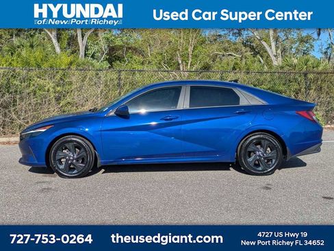 Used 2023 Hyundai Elantra SEL image 2