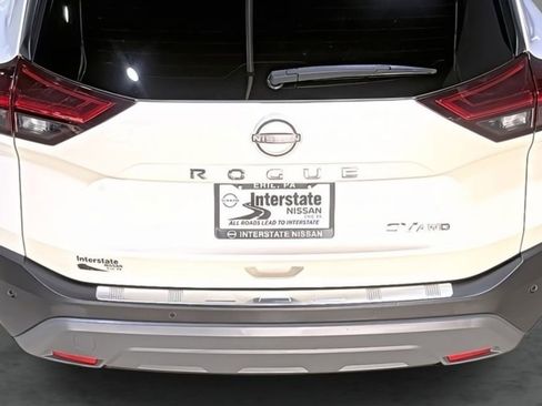 Used 2023 Nissan Rogue SV image 12