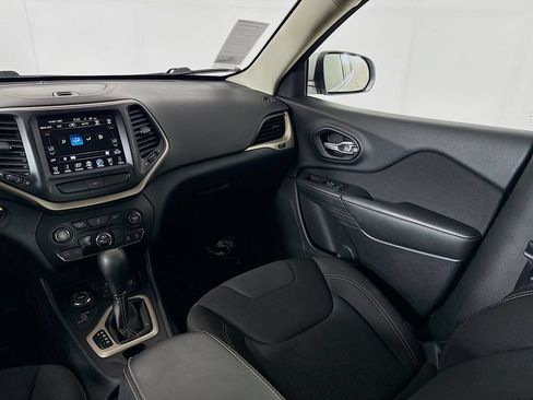 Used 2016 Jeep Cherokee Latitude w/ Comfort/Convenience Group AWD/4WD image 25