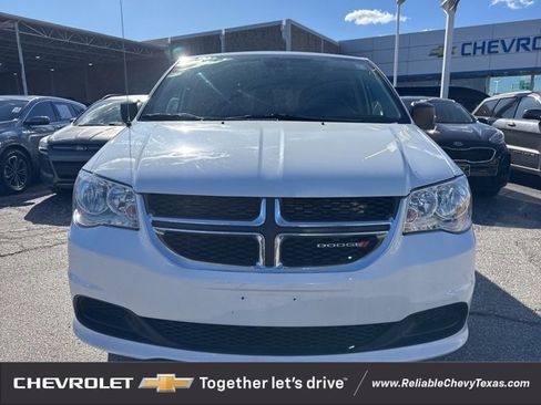 Used 2018 Dodge Grand Caravan SE w/ UConnect Hands-Free Group image 2