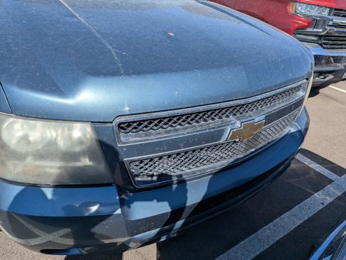 Used 2009 Chevrolet Suburban 2500 LS w/ Skid Plate Package AWD/4WD image 3