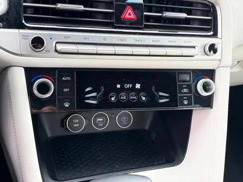 Used 2025 Genesis G70 2.5T image 20