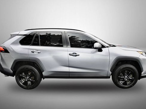 Used 2021 Toyota RAV4 XLE w/ Convenience Package AWD/4WD image 8