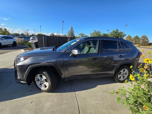 Used 2021 Toyota RAV4 XLE AWD/4WD image 2