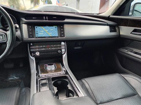 Used 2016 Jaguar XF Prestige image 37