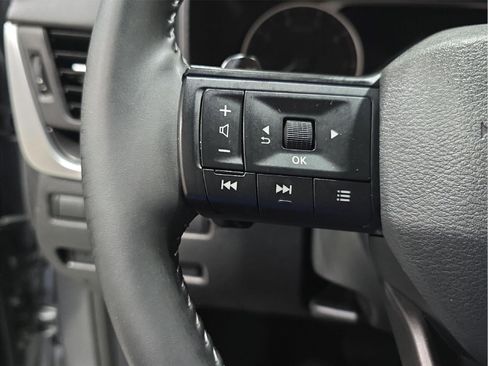 Used 2025 Nissan Rogue SV FWD image 12