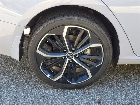 Certified 2025 Nissan Altima 2.5 SR image 5