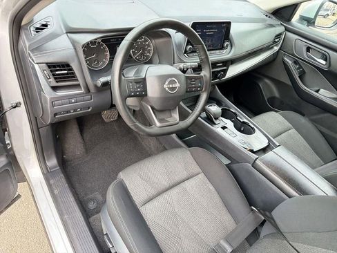 Used 2025 Nissan Rogue SV FWD image 10