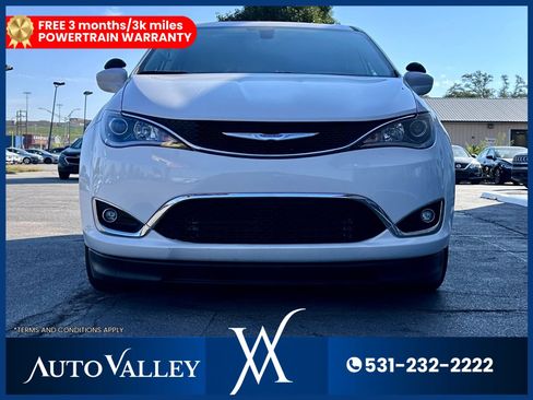 Used 2018 Chrysler Pacifica Touring Plus image 12
