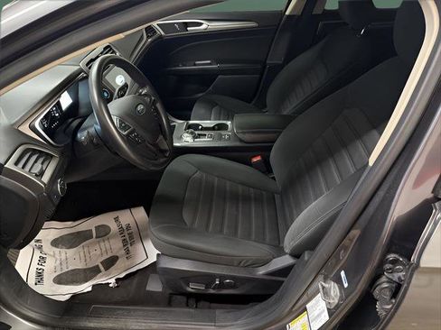 Used 2020 Ford Fusion SE FWD image 12