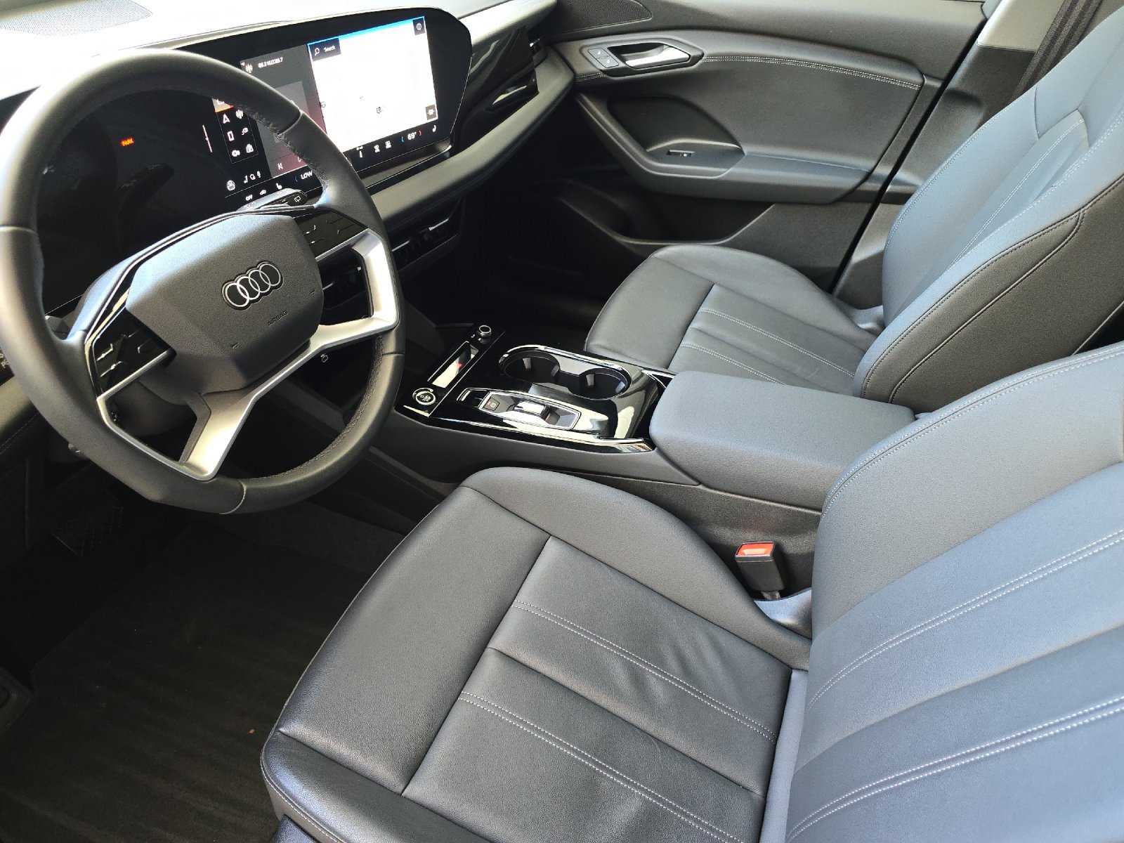 Used 2025 Audi Q6 e-tron Premium RWD image 9