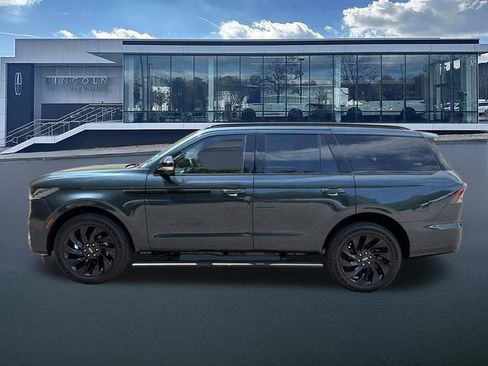 New 2026 Lincoln Navigator Reserve AWD/4WD image 4