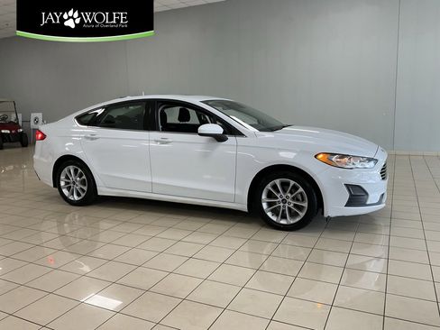 Used 2020 Ford Fusion SE image 1