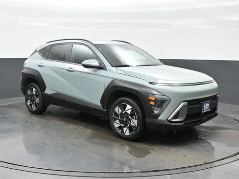Certified 2025 Hyundai Kona SEL image 8