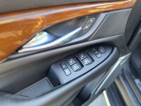 Used 2019 Cadillac Escalade Luxury w/ LPO, Radiant Package image 20