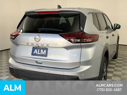 Used 2024 Nissan Rogue S image 9