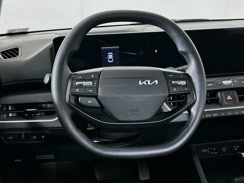 Used 2025 Kia K4 LXS image 18