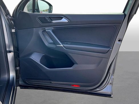 Used 2018 Volkswagen Tiguan SEL image 18