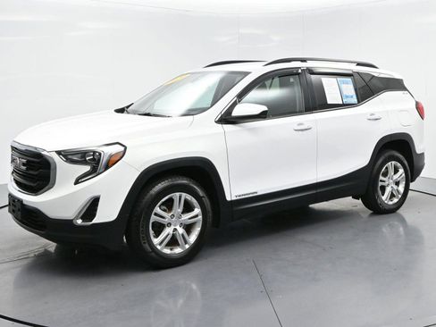 Used 2020 GMC Terrain SLE w/ Driver Convenience Package AWD/4WD image 3
