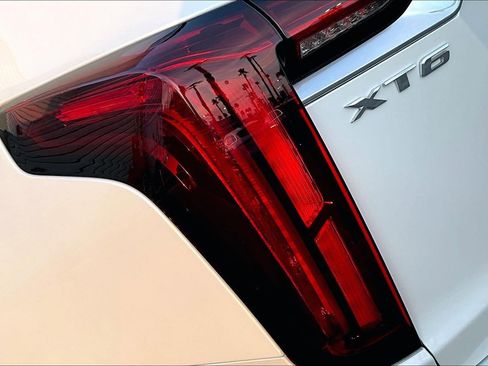 Used 2023 Cadillac XT6 Premium Luxury image 30