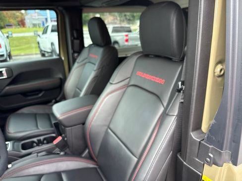 Used 2025 Jeep Wrangler Rubicon w/ Safety Group AWD/4WD image 20