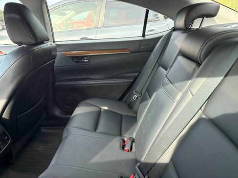 Used 2013 Lexus ES 300h w/ Premium Pkg FWD image 9