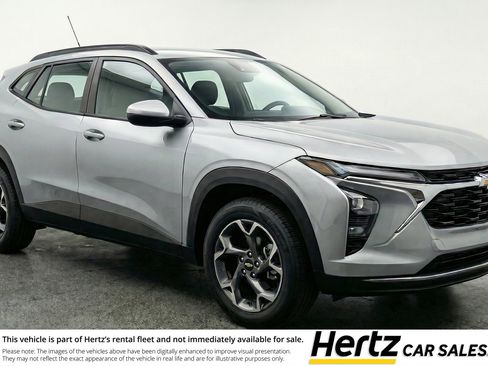 Used 2025 Chevrolet Trax LT FWD image 1