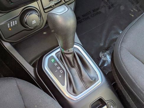 Used 2018 Jeep Renegade Altitude w/ UConnect 8.4 Nav Group image 13