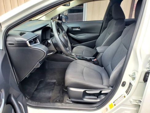 Used 2021 Toyota Corolla LE FWD image 4