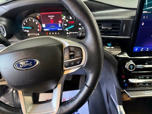 Used 2023 Ford Explorer Limited w/ Limited Technology Package image 29