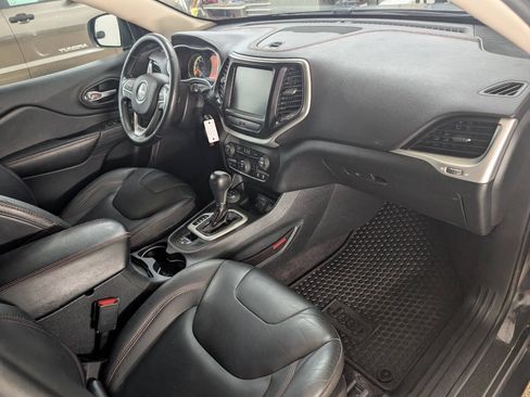 Used 2016 Jeep Cherokee Trailhawk w/ Leather Interior Group AWD/4WD image 20