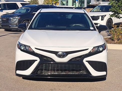 Used 2022 Toyota Camry SE image 9