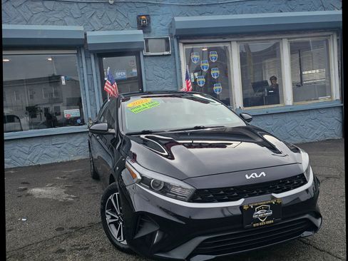 Used 2023 Kia Forte LXS image 5