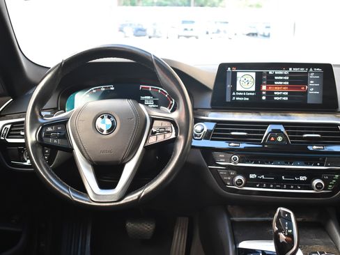Used 2020 BMW 530i w/ Convenience Package image 30