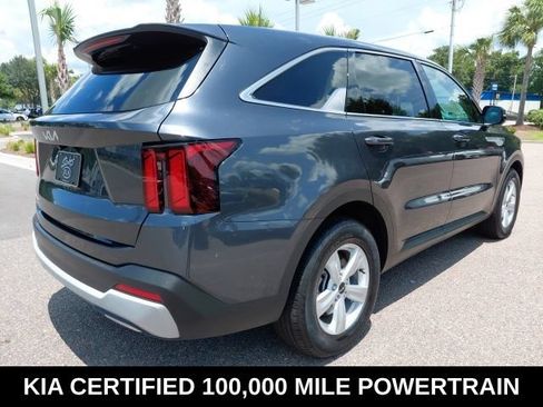 Certified 2024 Kia Sorento LX FWD image 5