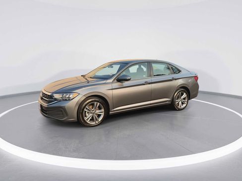 Used 2024 Volkswagen Jetta SE FWD image 4