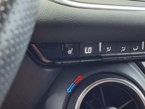 Used 2023 Chevrolet Blazer LT w/ Convenience Package FWD image 5