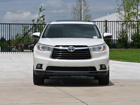 Used 2014 Toyota Highlander XLE AWD/4WD image 3