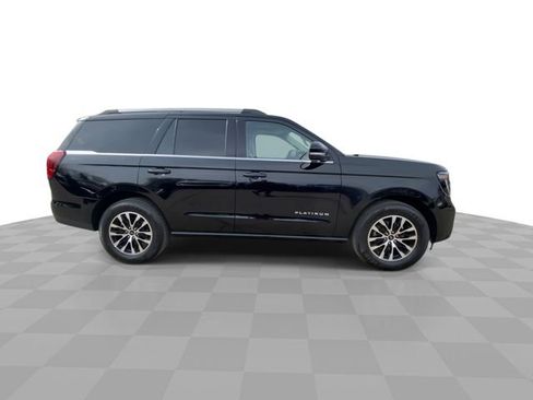 Used 2025 Ford Expedition Platinum AWD/4WD image 3