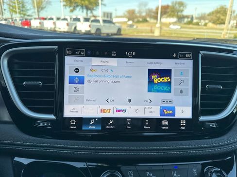 New 2026 Chrysler Pacifica Select image 70