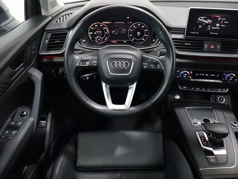 Used 2020 Audi Q5 e Prestige w/ Prestige Package image 16