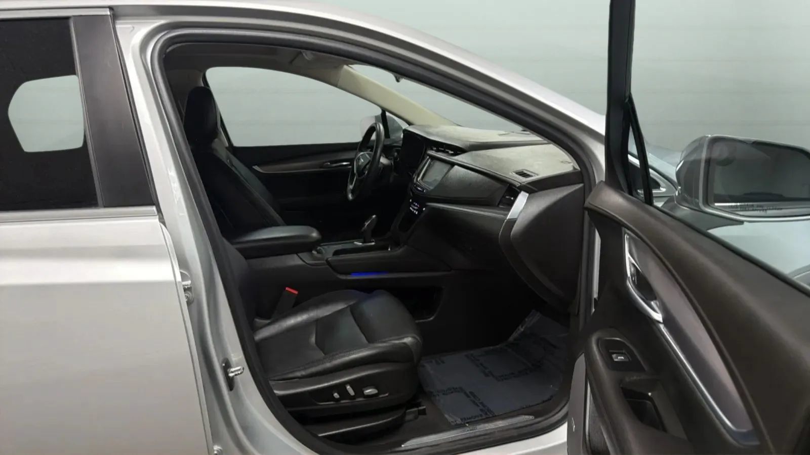 Used 2017 Cadillac XT5 Luxury FWD image 22