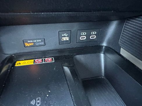 Used 2025 Toyota Camry SE image 19