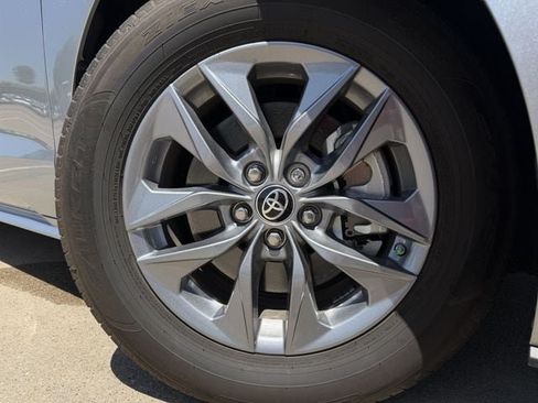 Used 2022 Toyota Sienna LE FWD image 9
