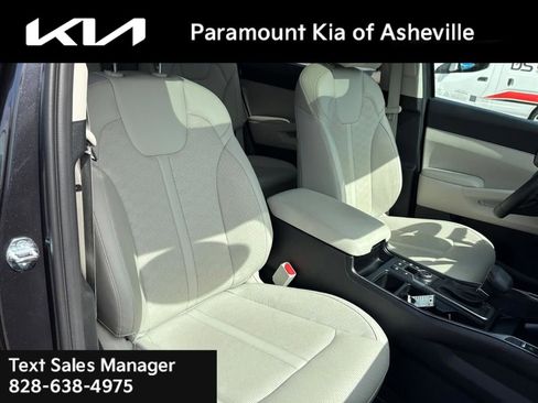 Certified 2025 Kia Sorento EX w/ Panoramic Sunroof Package image 21