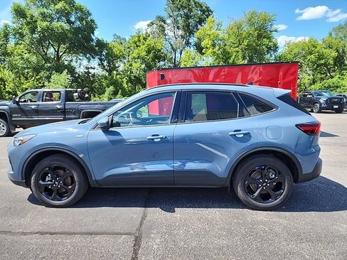 Used 2025 Ford Escape ST-Line Select AWD/4WD image 2