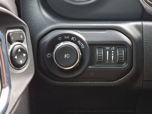 Used 2022 Jeep Wrangler Unlimited Sahara AWD/4WD image 25